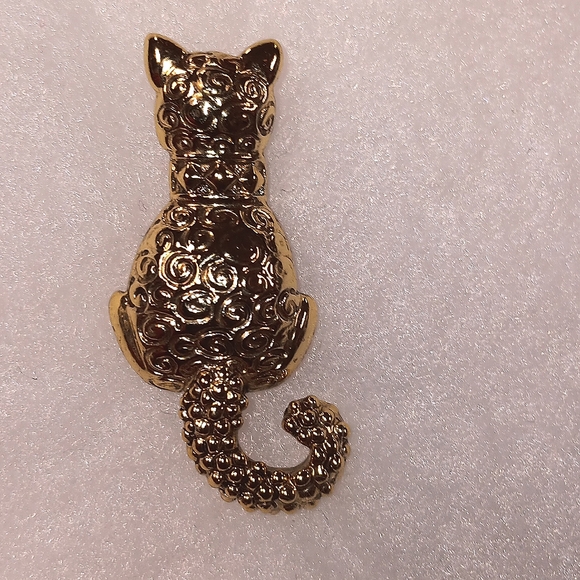 Vintage Gold Filagree Design Cat Brooch - Picture 1 of 6